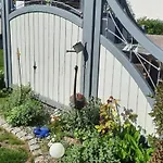 In Der Hansestadt Mit Blick Auf Ostsee * Wißmar