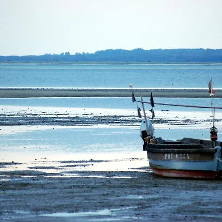 In Der Hansestadt Mit Blick Auf Ostsee * Wißmar