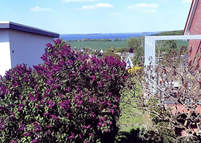 In Der Hansestadt Mit Blick Auf Ostsee Wißmar