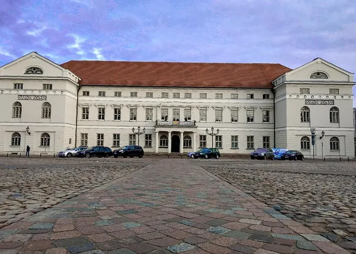 In Der Hansestadt Mit Blick Auf Ostsee