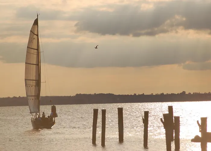 In Der Hansestadt Mit Blick Auf Ostsee * Wißmar