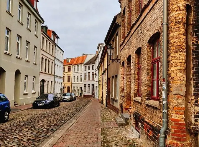 In Der Hansestadt Mit Blick Auf Ostsee Wißmar