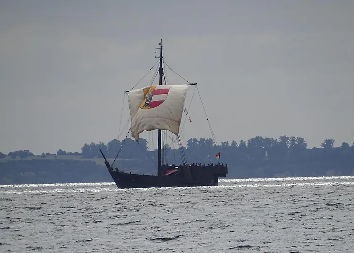 In Der Hansestadt Mit Blick Auf Ostsee * Wißmar